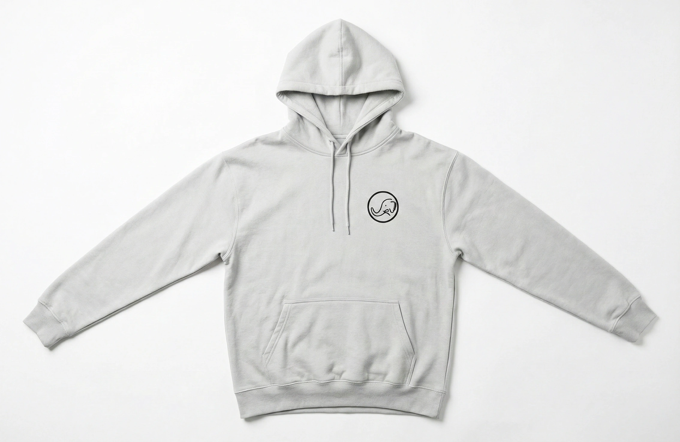 淺灰色套頭 Hoodie 正面簡約圓形標誌作品