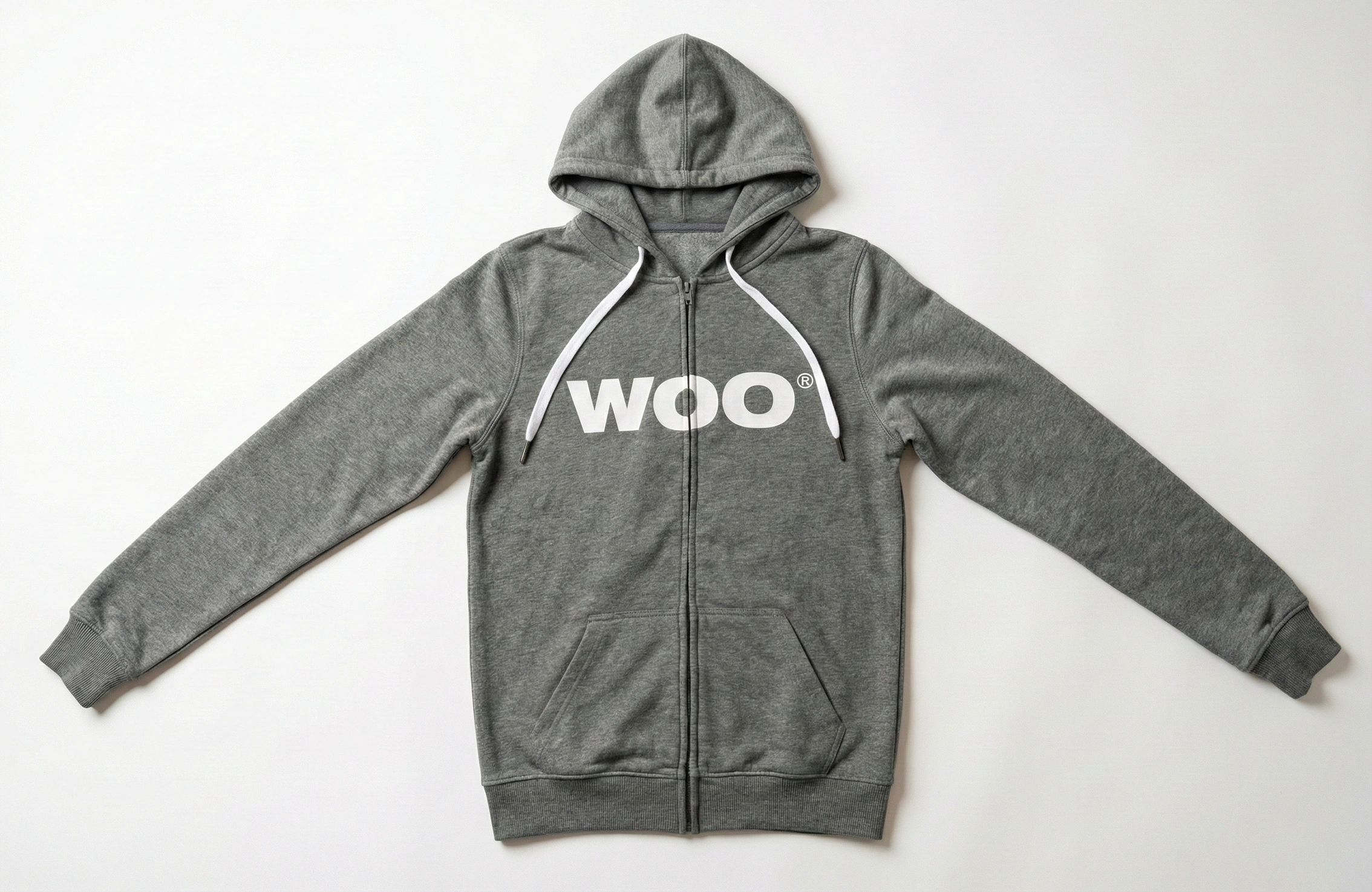 WOO 灰色正面大 Logo 拉鍊衛衣作品